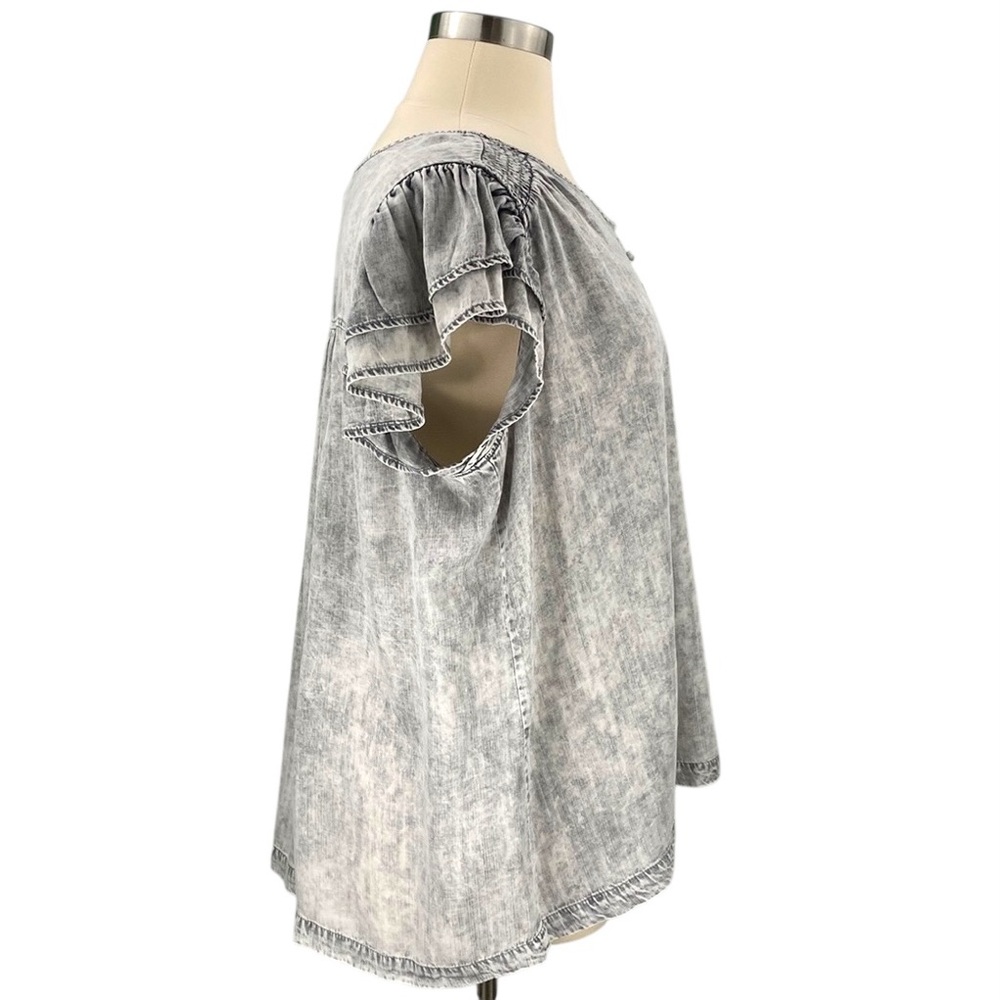 Jane + Delancey Gray Acid Wash Chambray Casual Boho Short Ruffle Sleeve Blouse - Picture 6 of 15